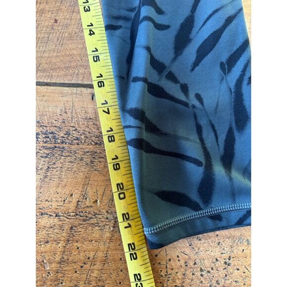 Athleta Salutation Stash Pocket II 7/8 Tight Womens Zebra Print Leggings Medium - Picture 5 of 6